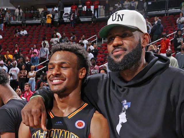 _LeBron James:”Bronny doesn’t care about the criticism at all” See what he said ⬇️⬇️