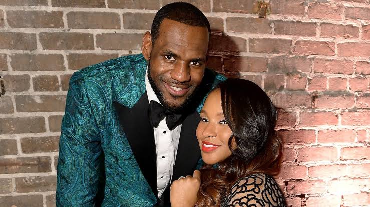 Basketball world congratulate LeBron James and his wife as they mark 11years marriage anniversary⬇️