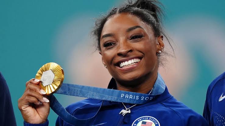 Simone Biles faces unexpected criticism from a rival,who shares their opinion on her hairstyle..