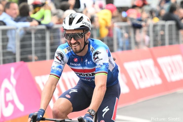 “It was not possible to follow Tadej” – Julian Alaphilippe satisfied with his third place in Montreal..Read more….